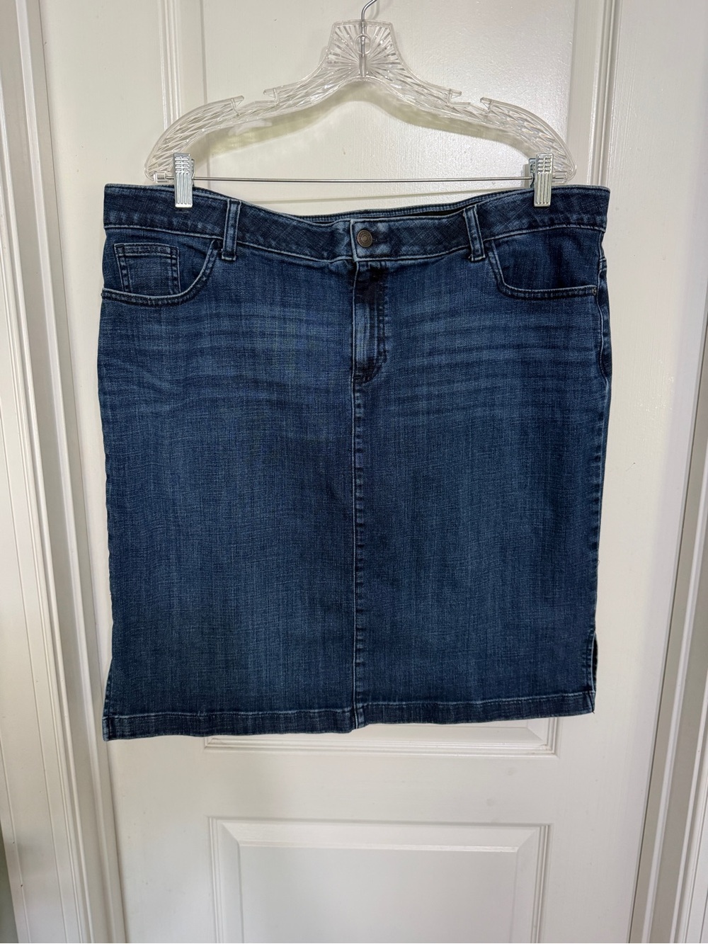 Chico's Dark Blue Denim Midi Skirt size 18 (waist 40” length 23”)